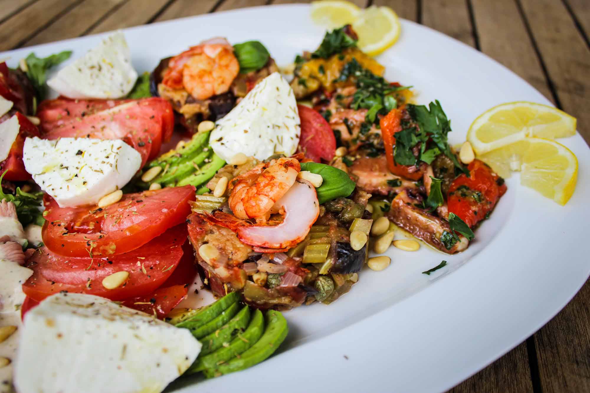 Vorspeisen Platte mit mediterranen Spezialitäten